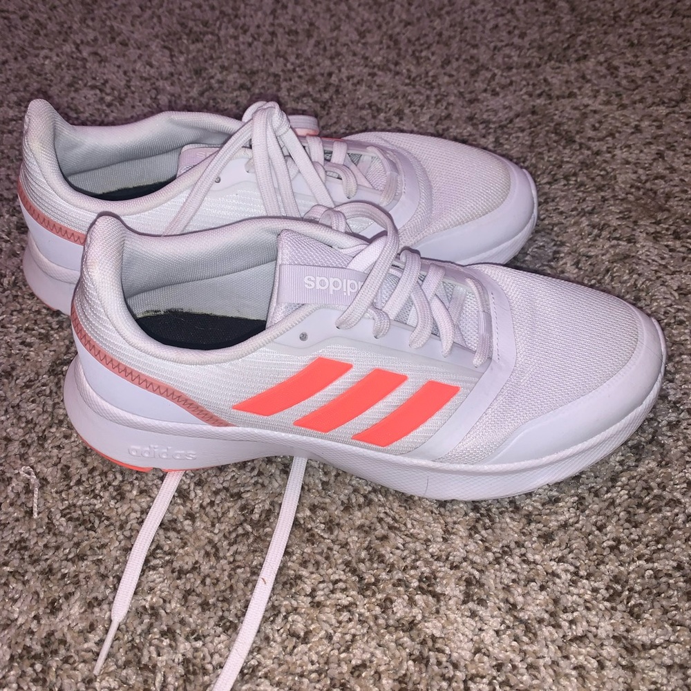 NWOT adidas tennis shoes